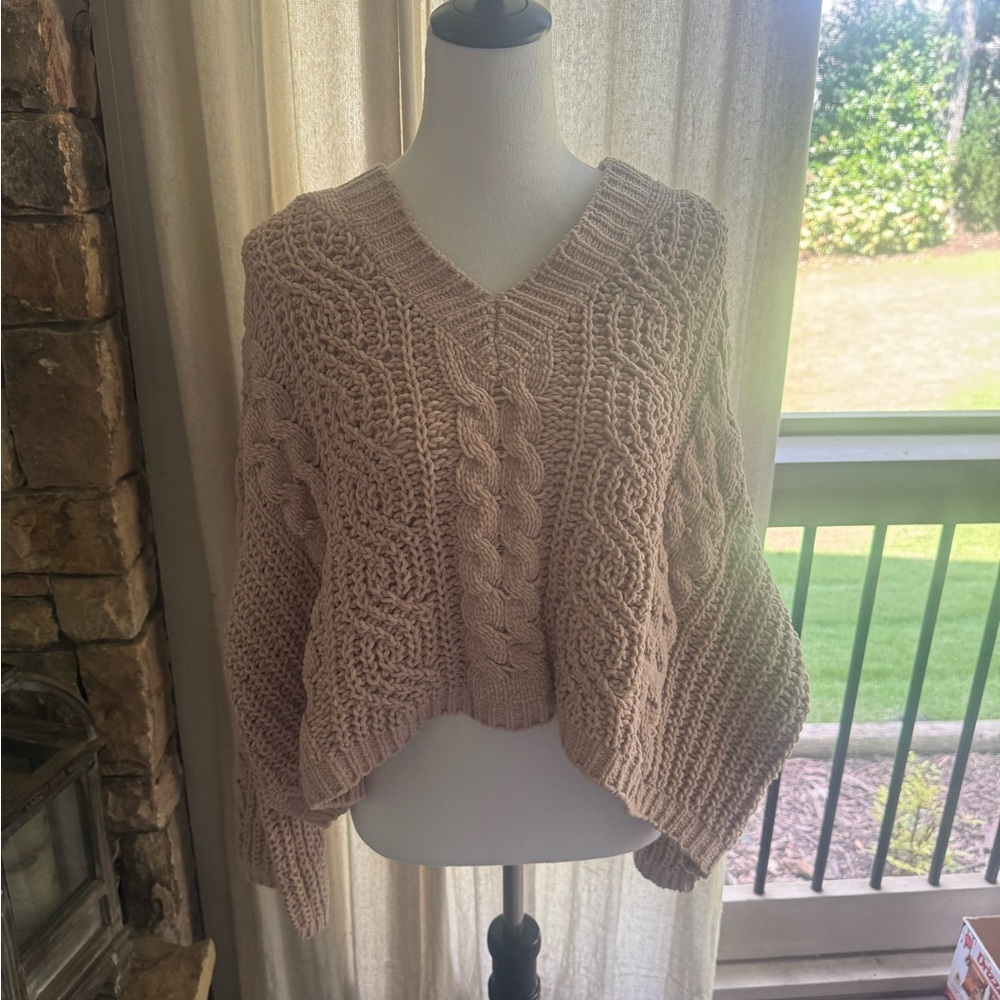 NWT POL Chunky Knit V-Neck Sweater - Khaki Cream M